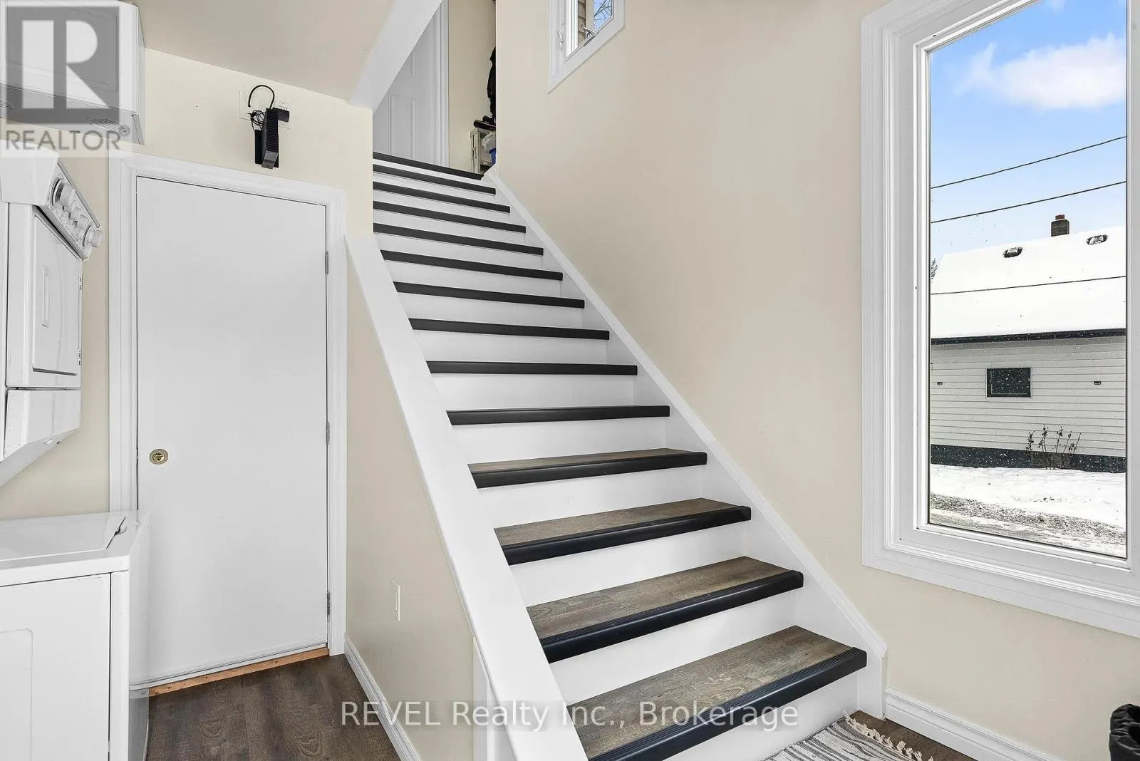 LOWER - 4747 COOKMAN CRESCENT, #LOWER