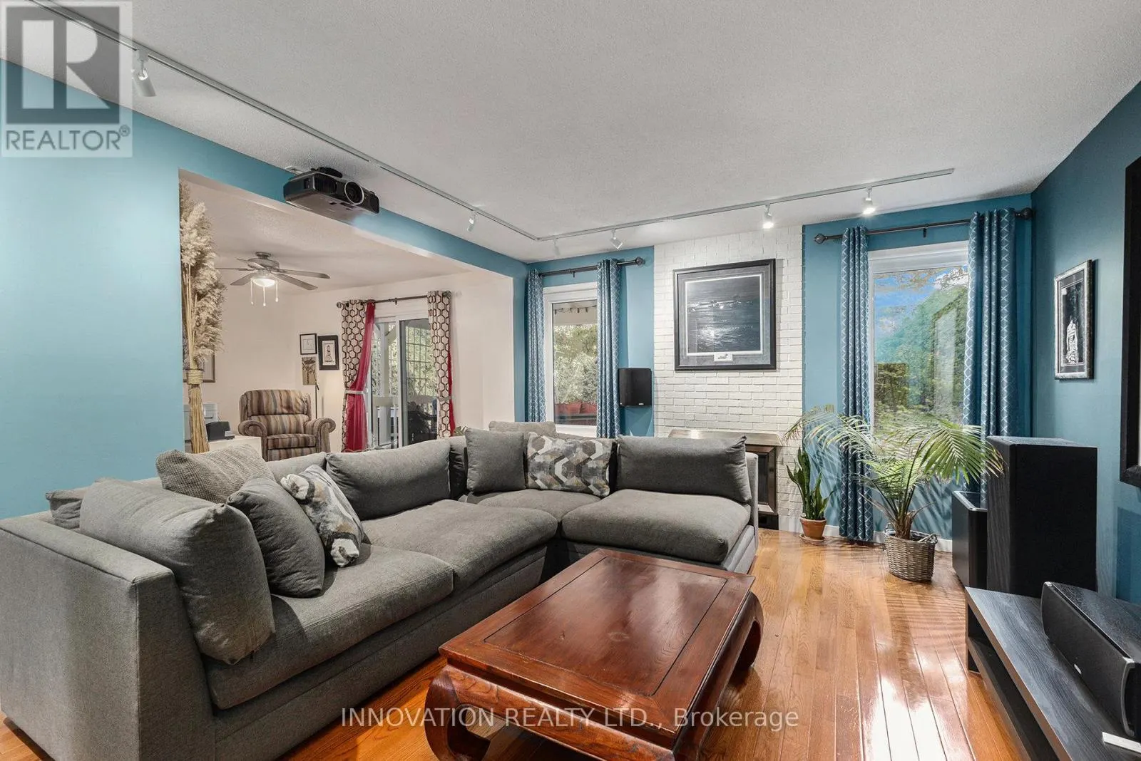 43 LISTON CRESCENT