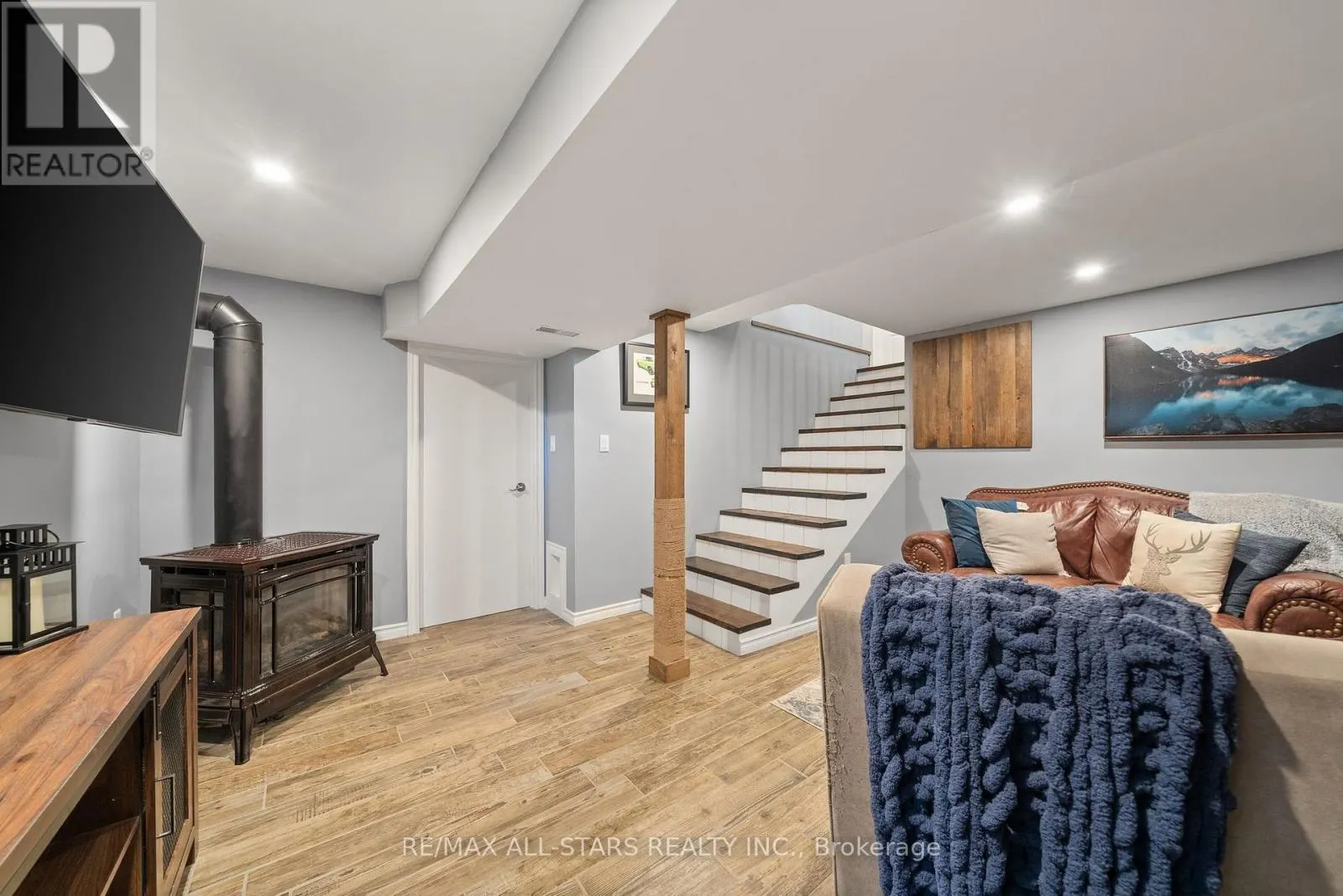 16 PARKHILL DRIVE
