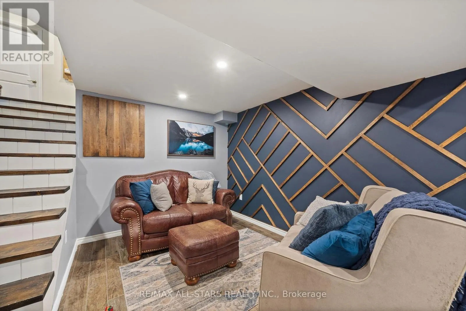 16 PARKHILL DRIVE