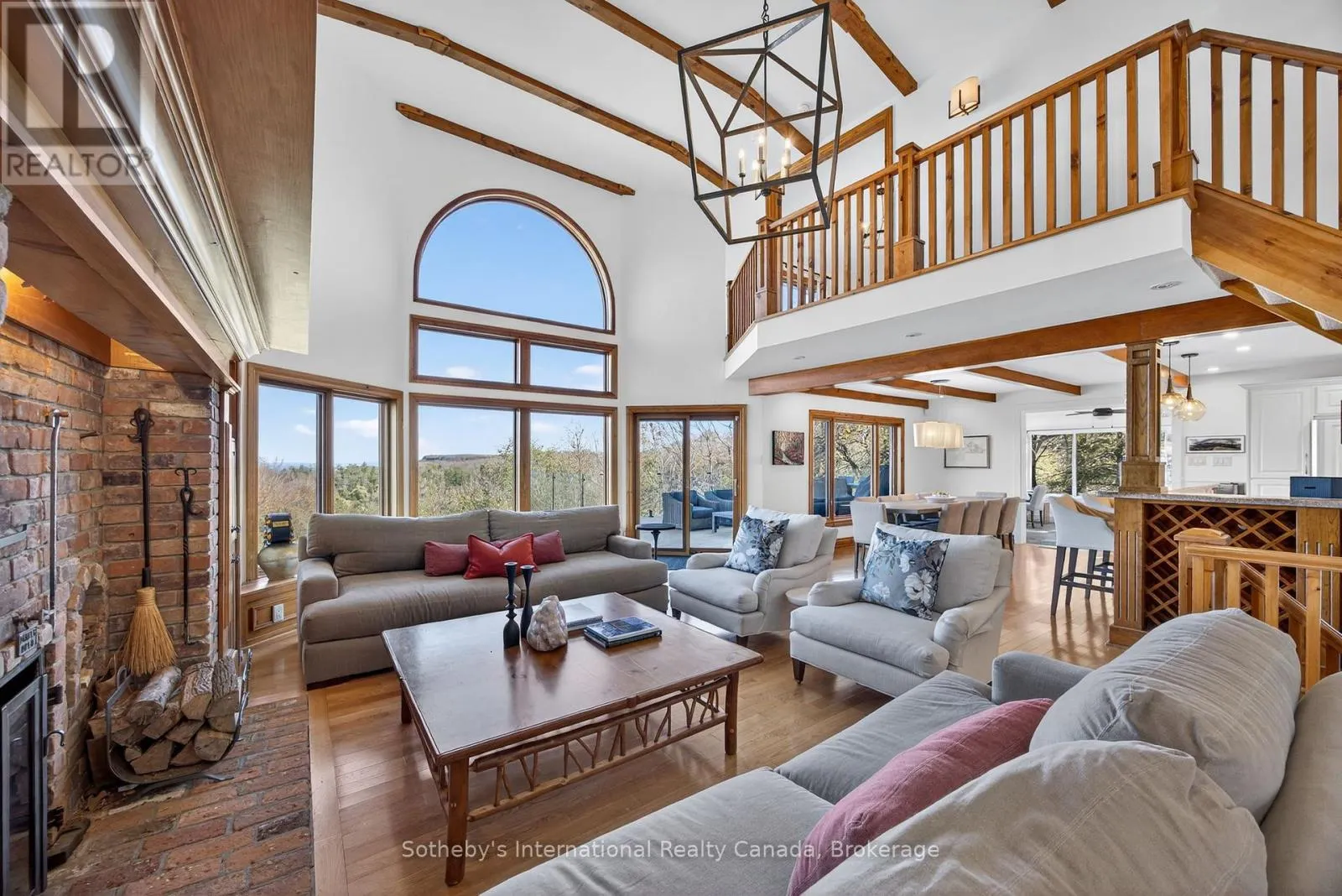 589374 19 GREY ROAD