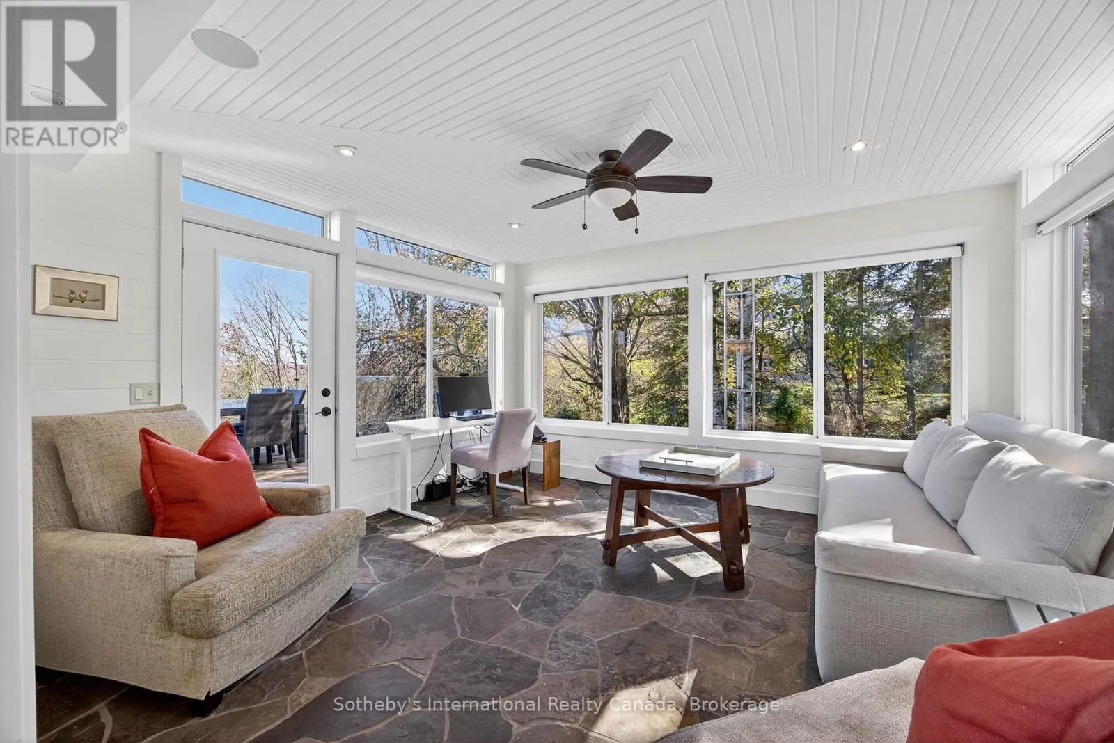 589374 19 GREY ROAD