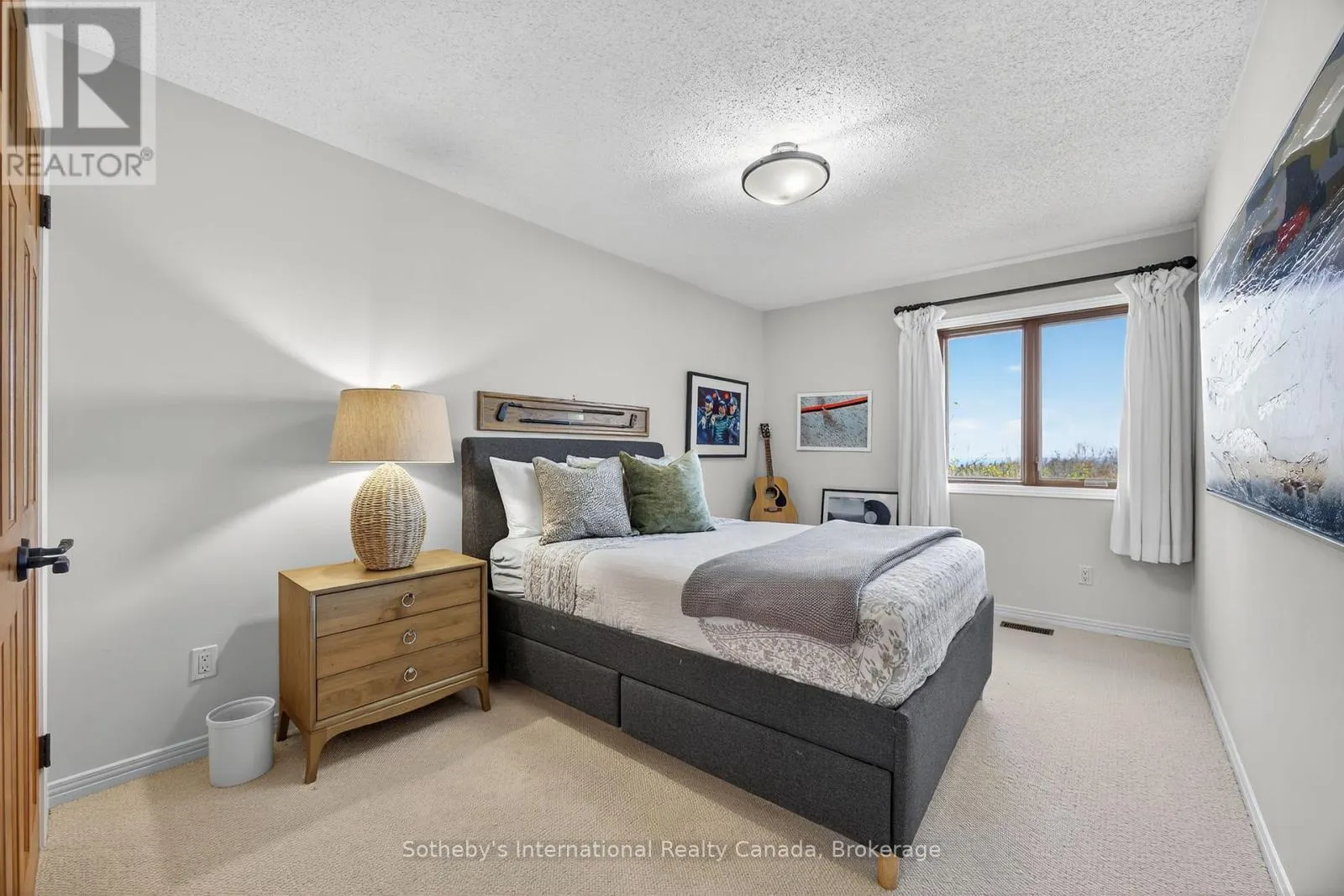 589374 19 GREY ROAD
