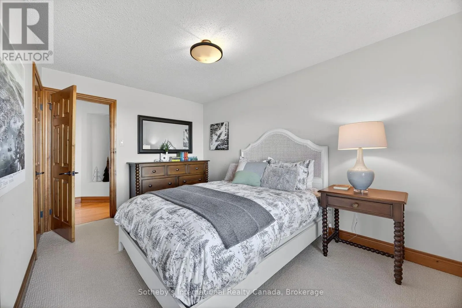 589374 19 GREY ROAD