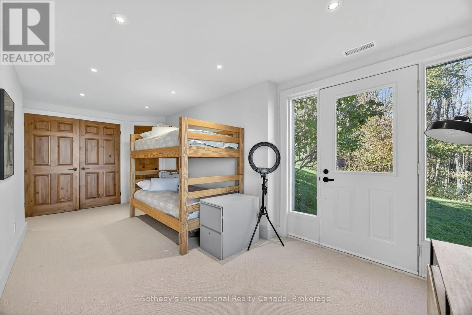 589374 19 GREY ROAD