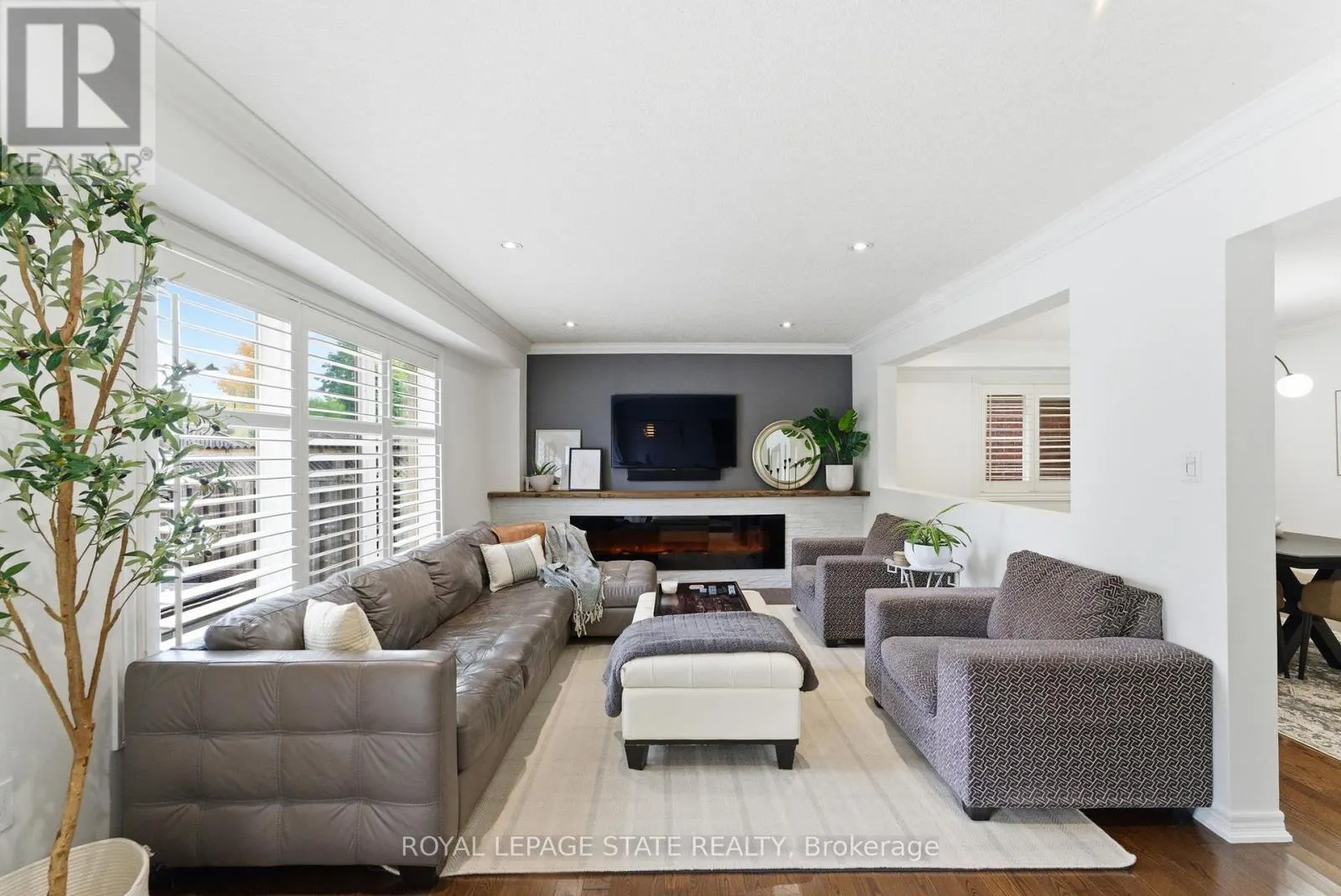 198 SPRINGVALLEY CRESCENT
