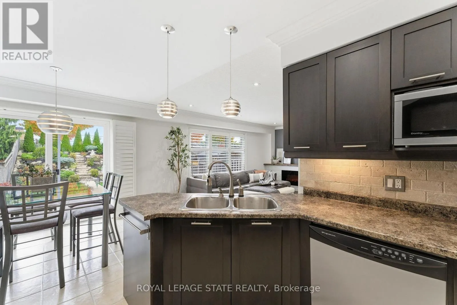 198 SPRINGVALLEY CRESCENT