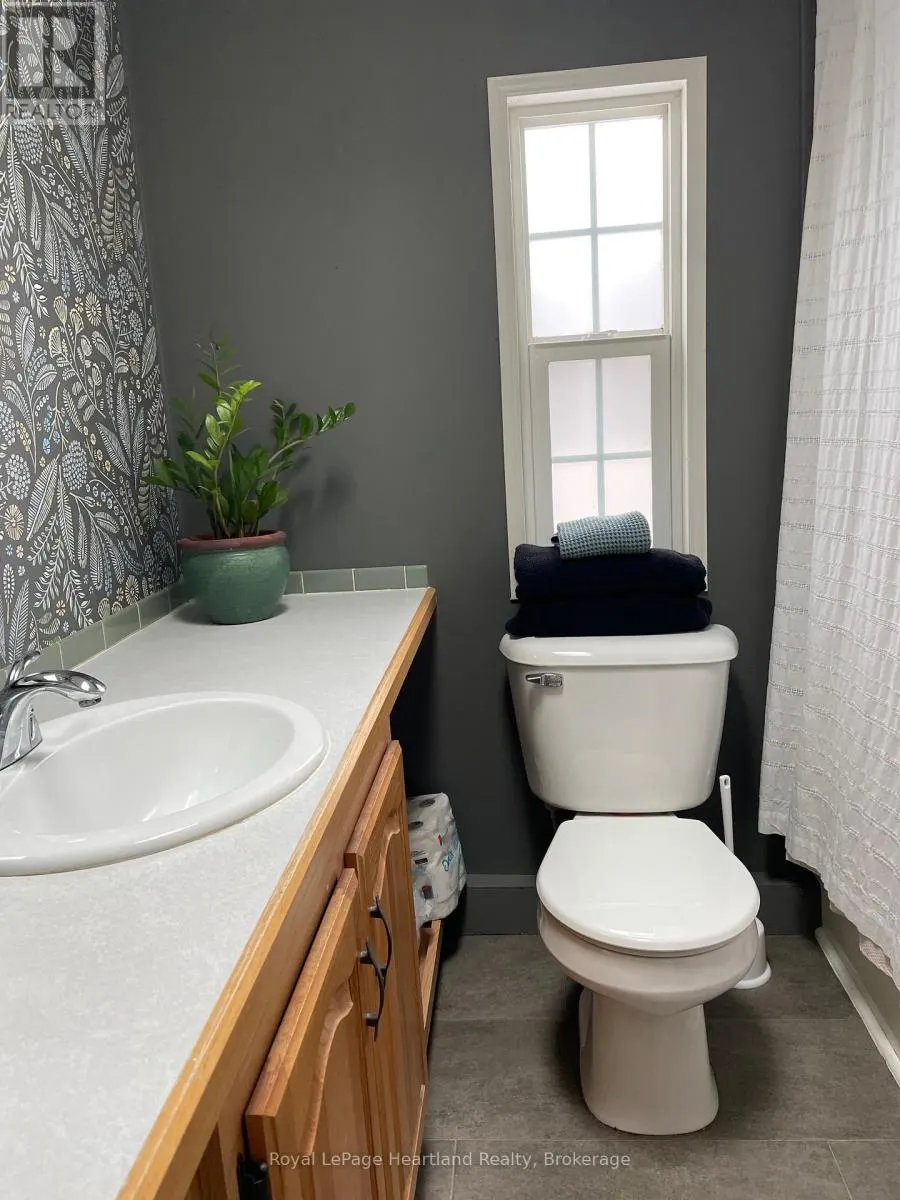 24 ROWAN RD - 77307 BLUEWATER HIGHWAY
