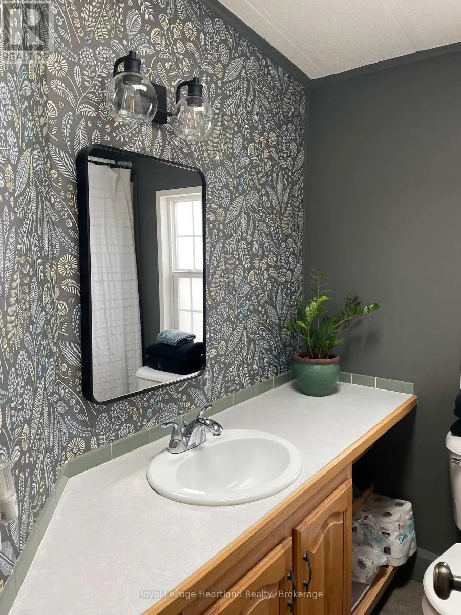 24 ROWAN RD - 77307 BLUEWATER HIGHWAY