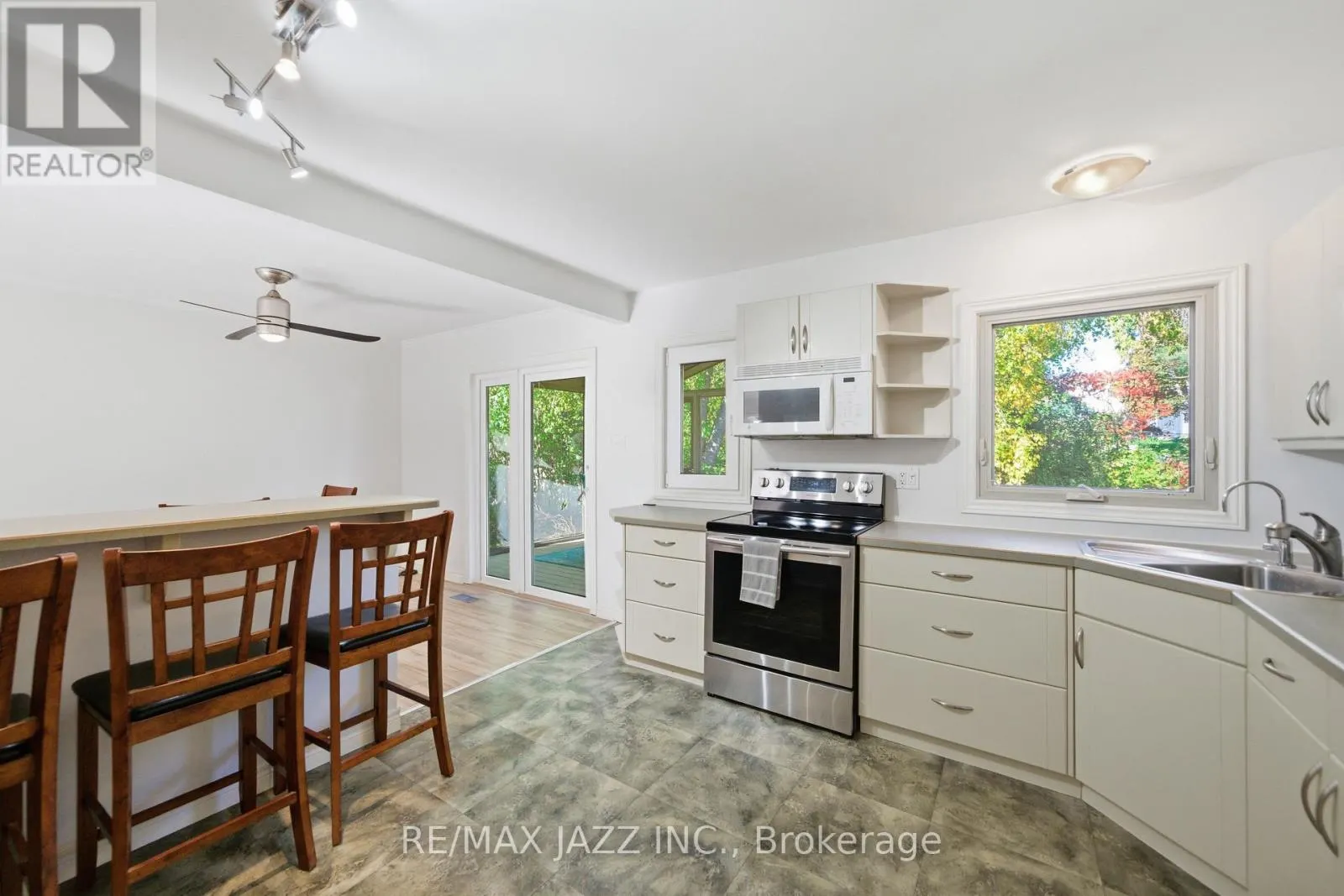 1708 REDWOOD DRIVE