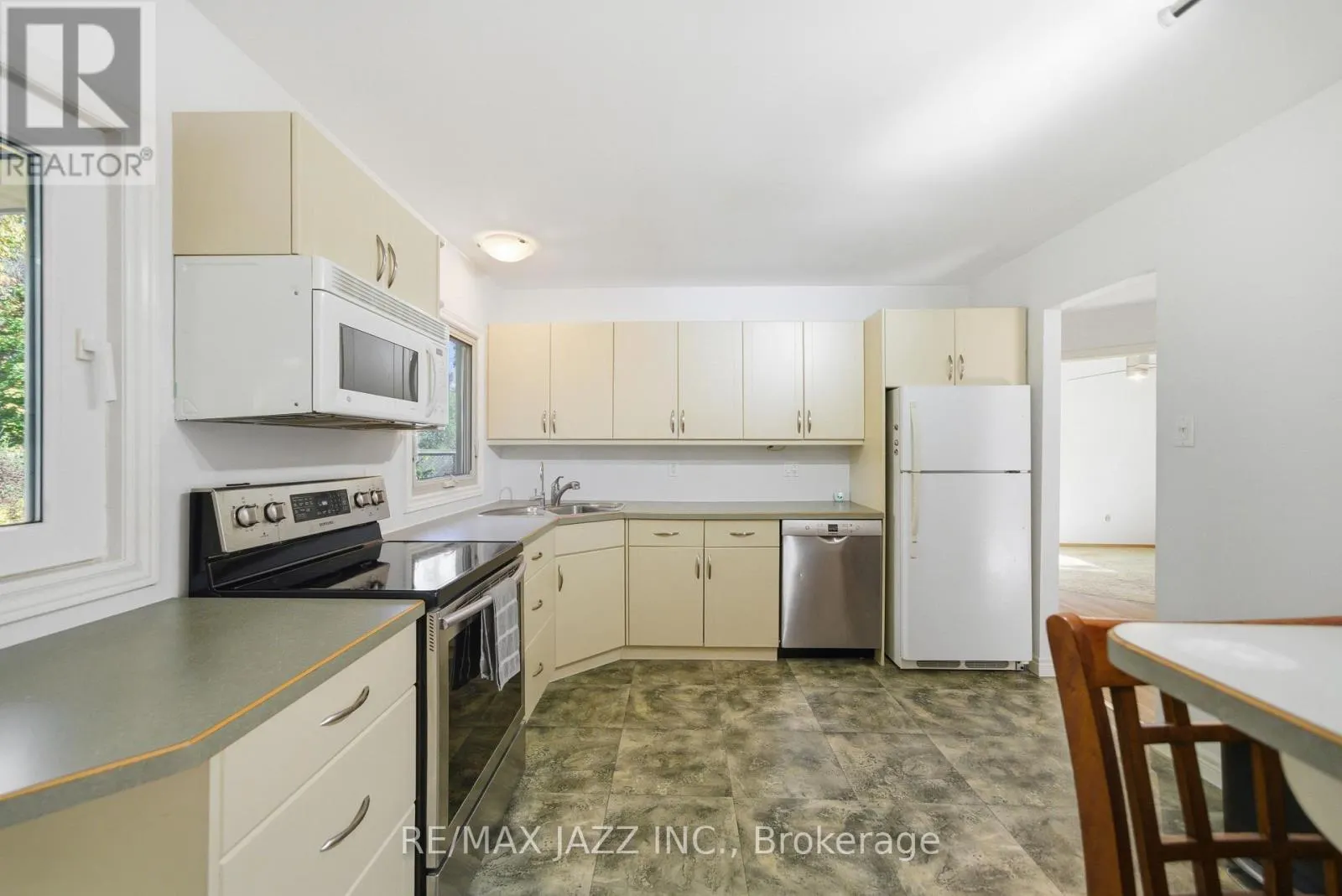 1708 REDWOOD DRIVE