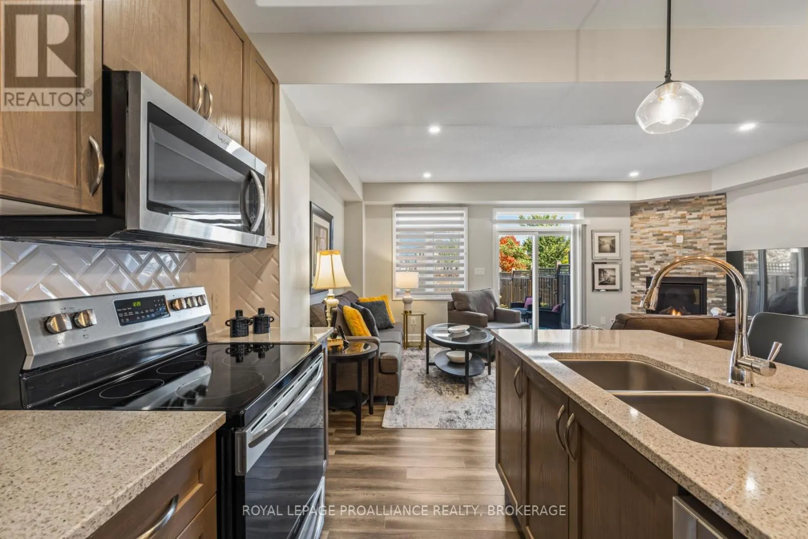 1550 DAVENPORT CRESCENT