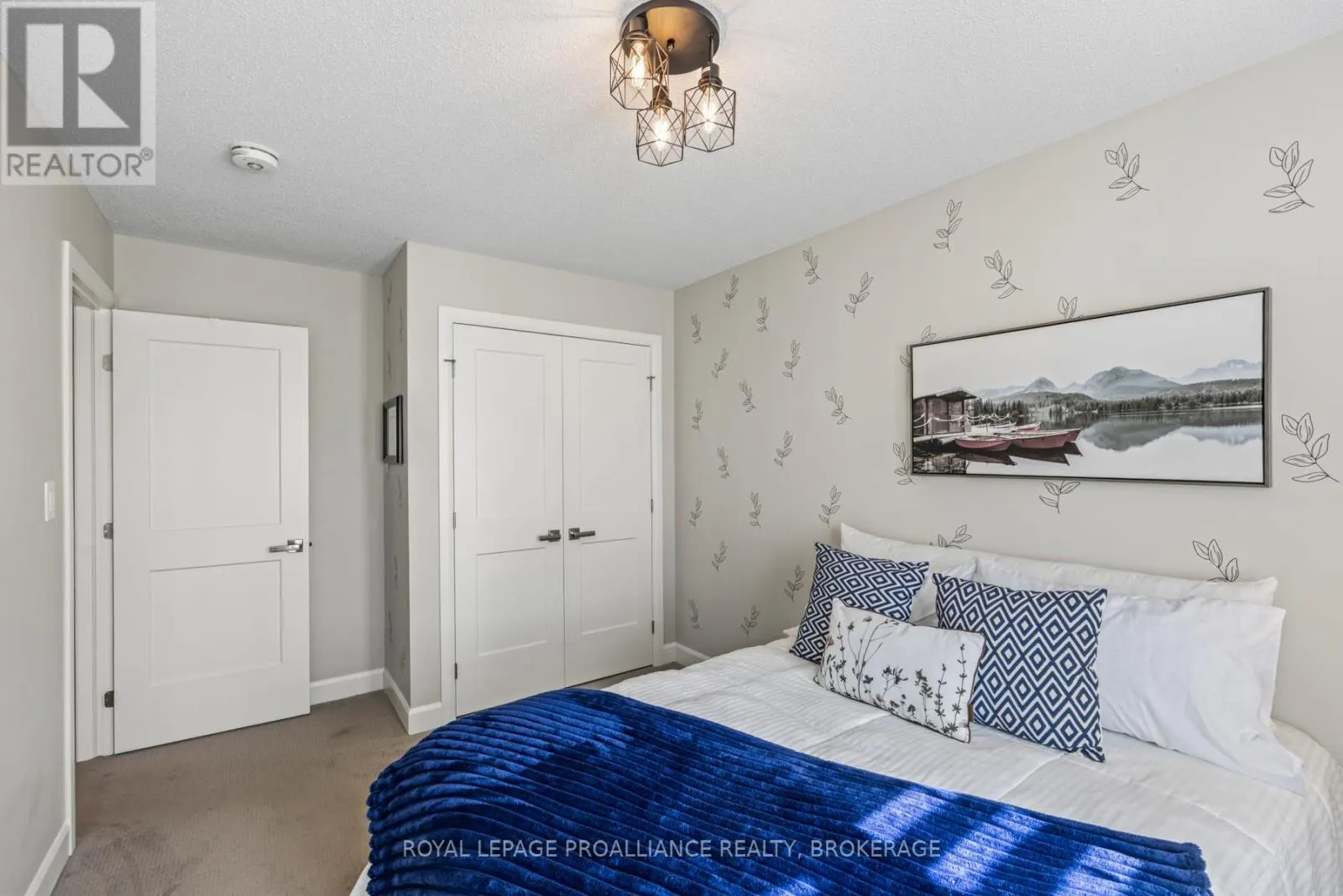 1550 DAVENPORT CRESCENT