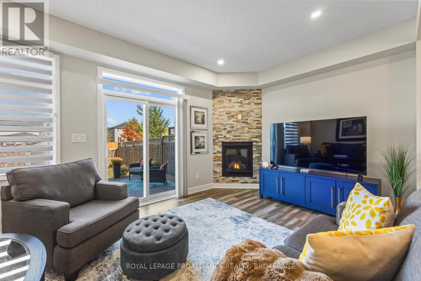 1550 DAVENPORT CRESCENT