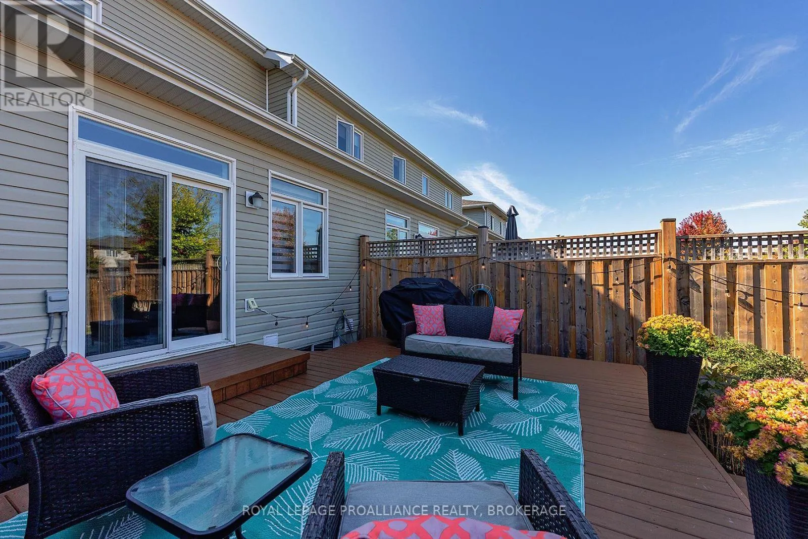 1550 DAVENPORT CRESCENT