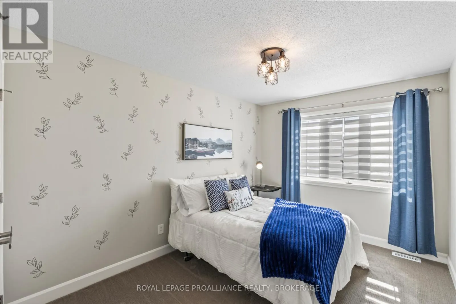 1550 DAVENPORT CRESCENT