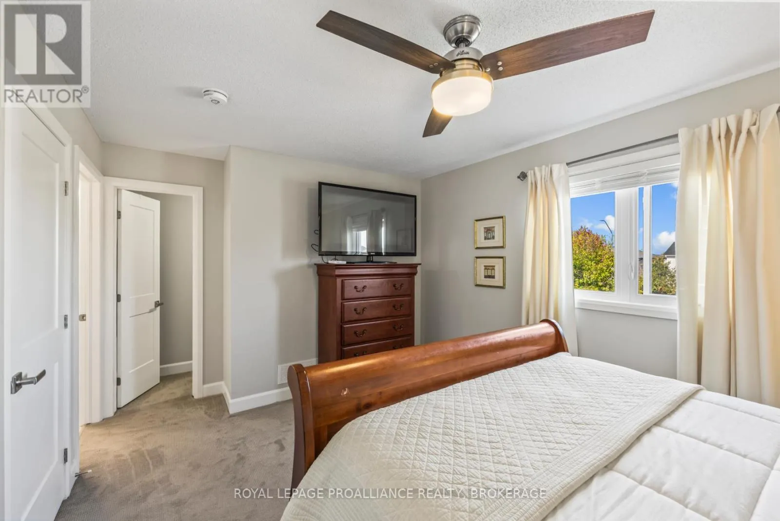 1550 DAVENPORT CRESCENT
