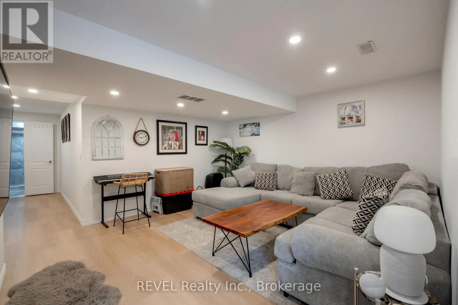 10 DAMUDE AVENUE