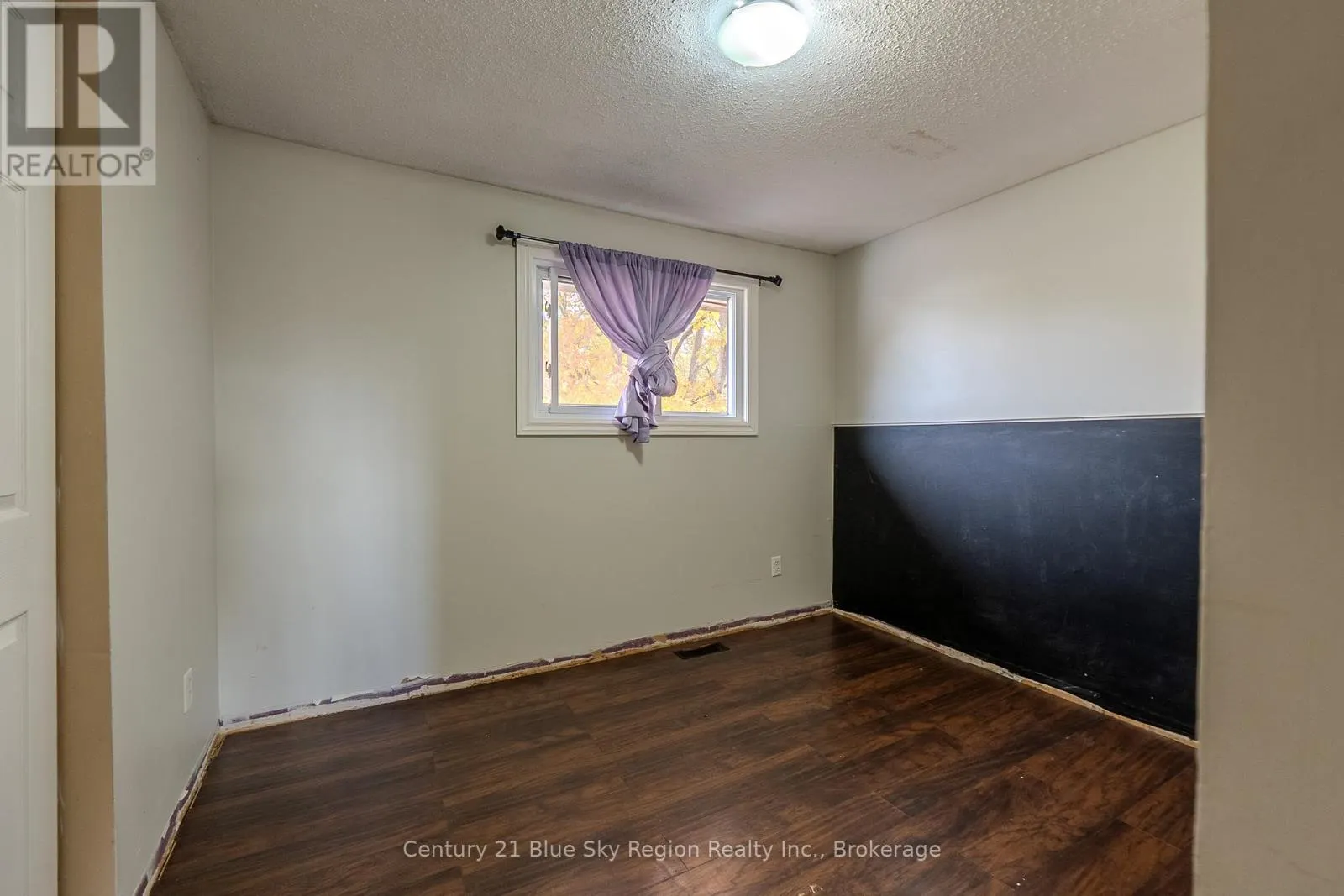 4 SOVEREIGN DRIVE