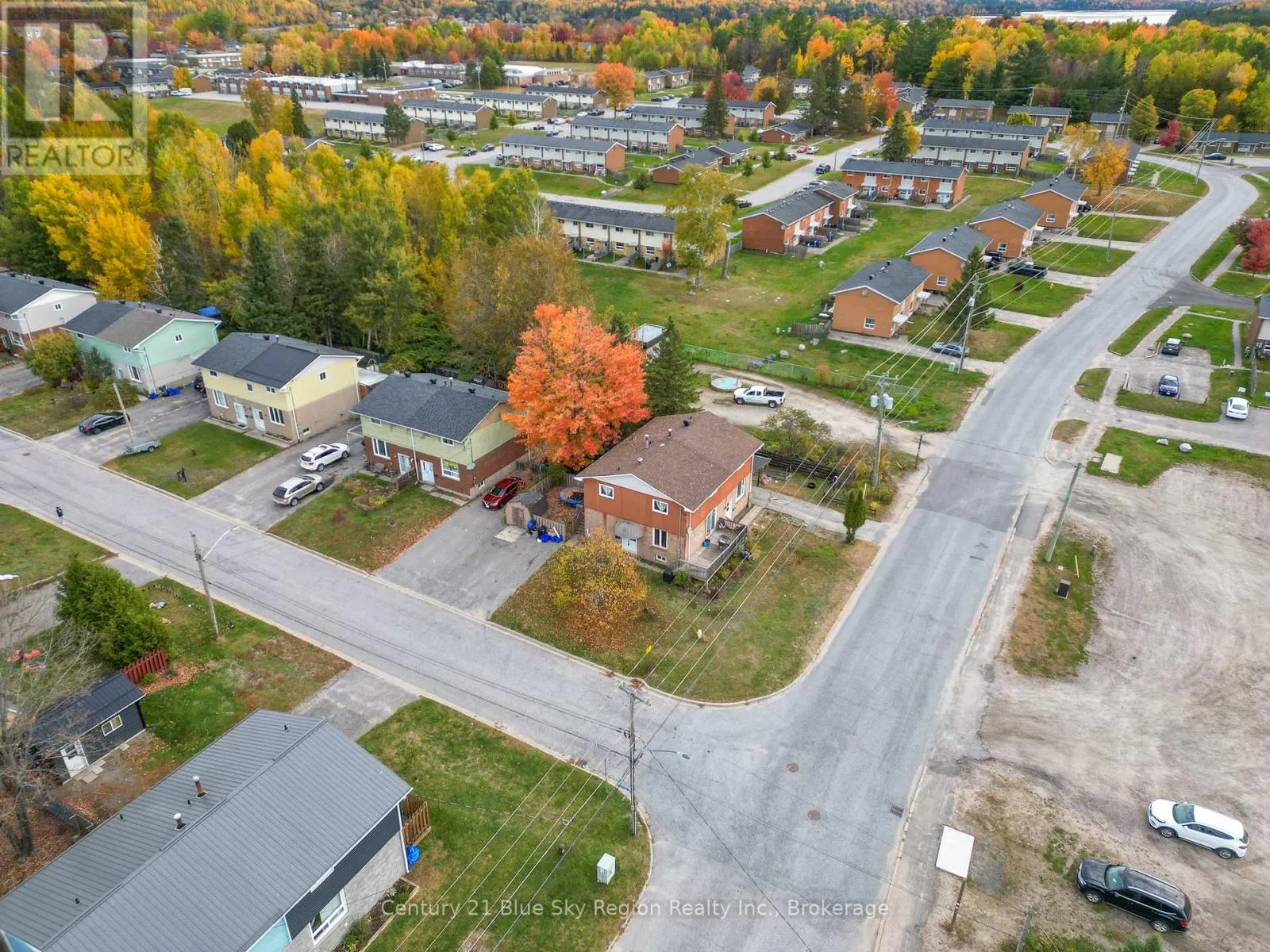 4 SOVEREIGN DRIVE