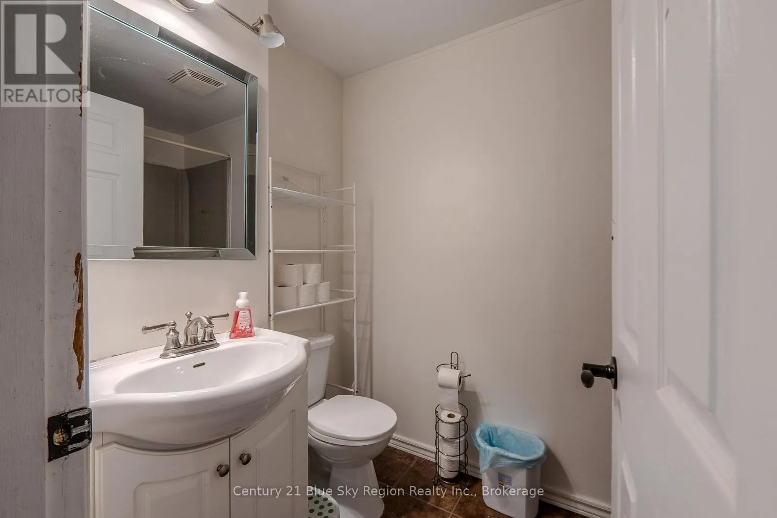 4 SOVEREIGN DRIVE