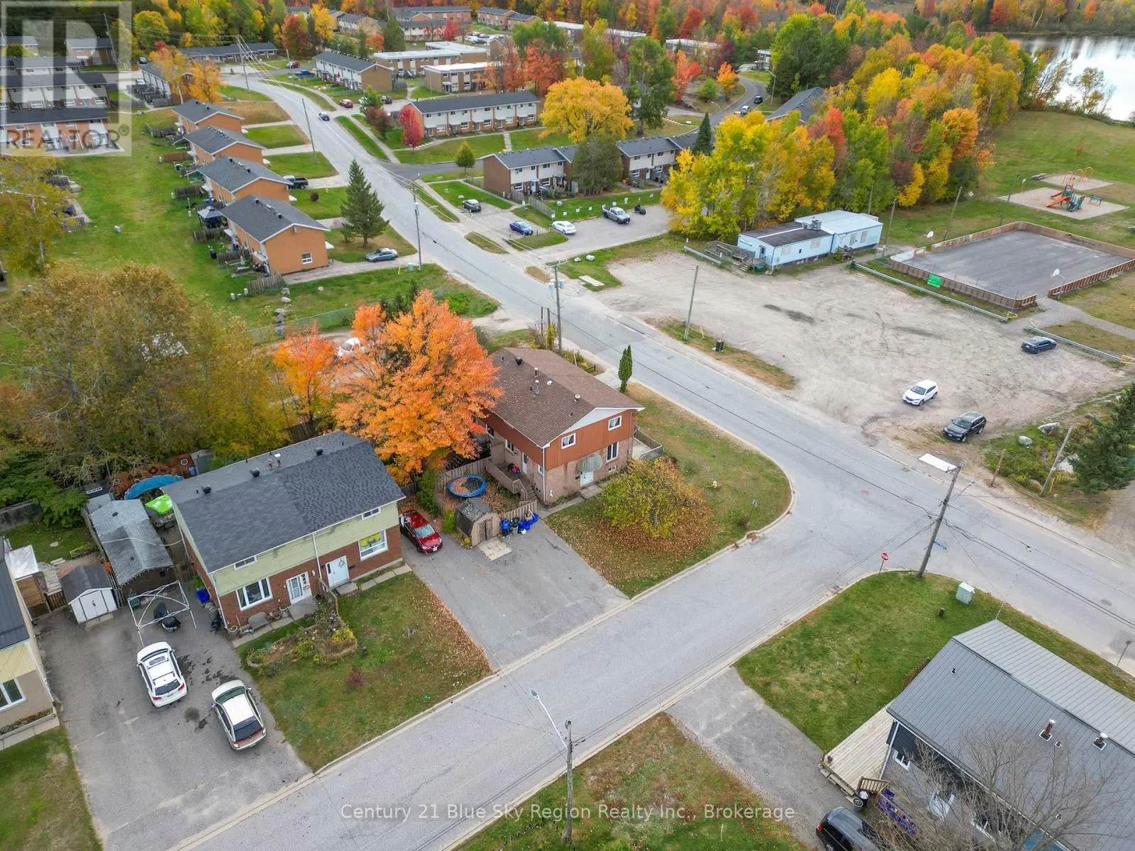 4 SOVEREIGN DRIVE