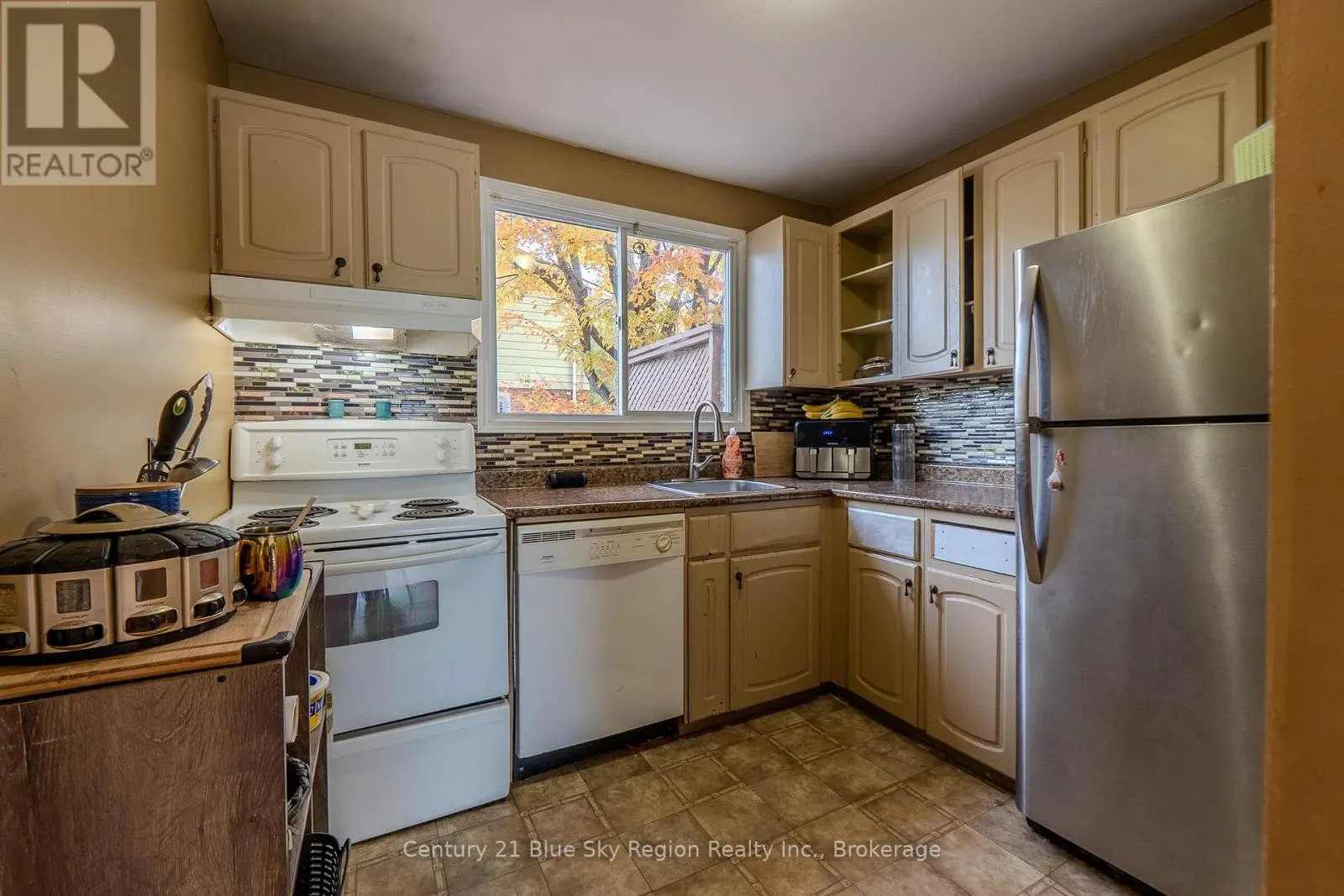 4 SOVEREIGN DRIVE