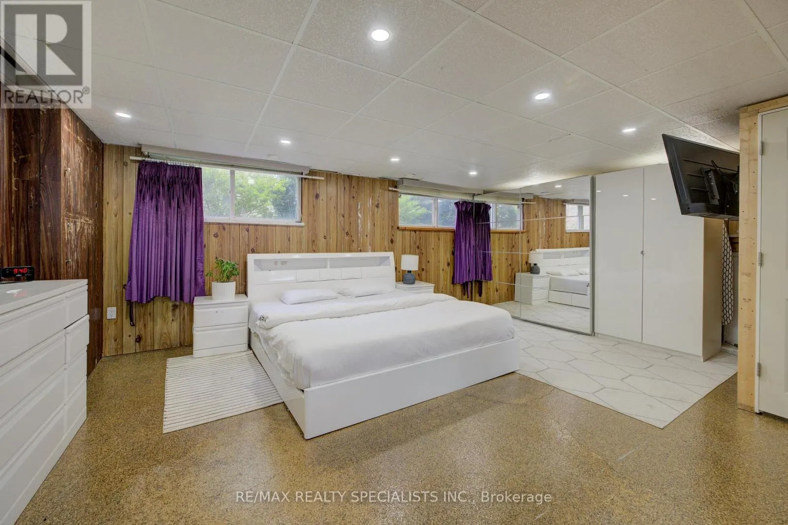 46 SEABREEZE CRESCENT