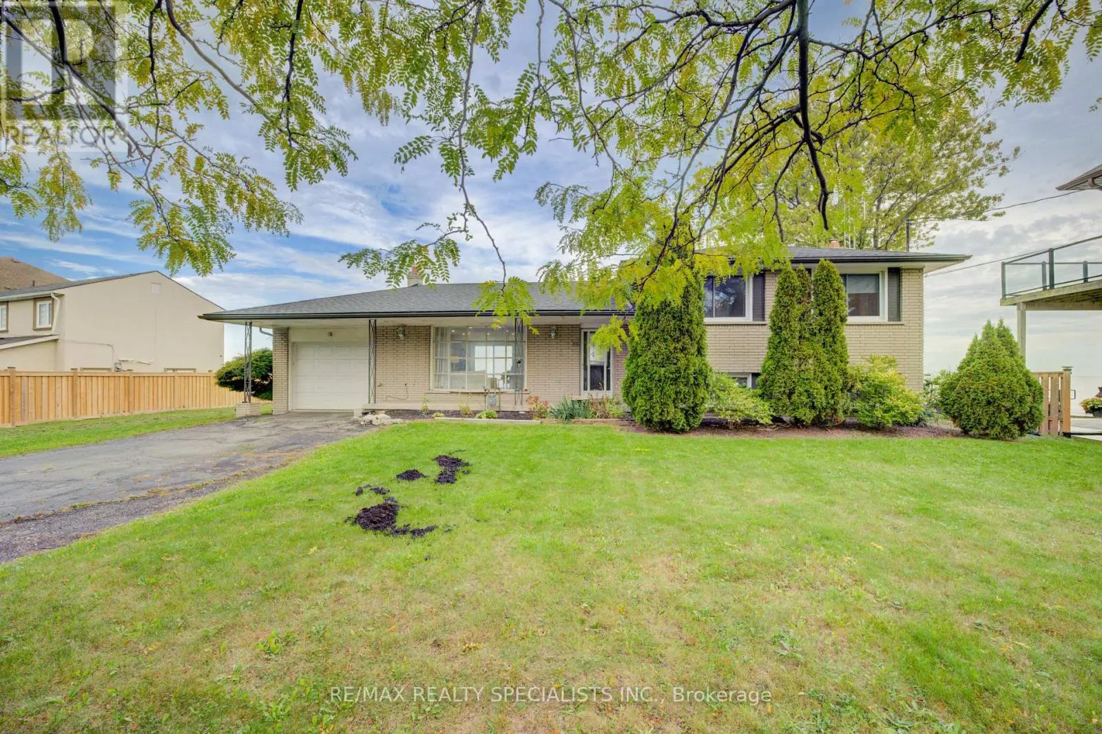 46 SEABREEZE CRESCENT