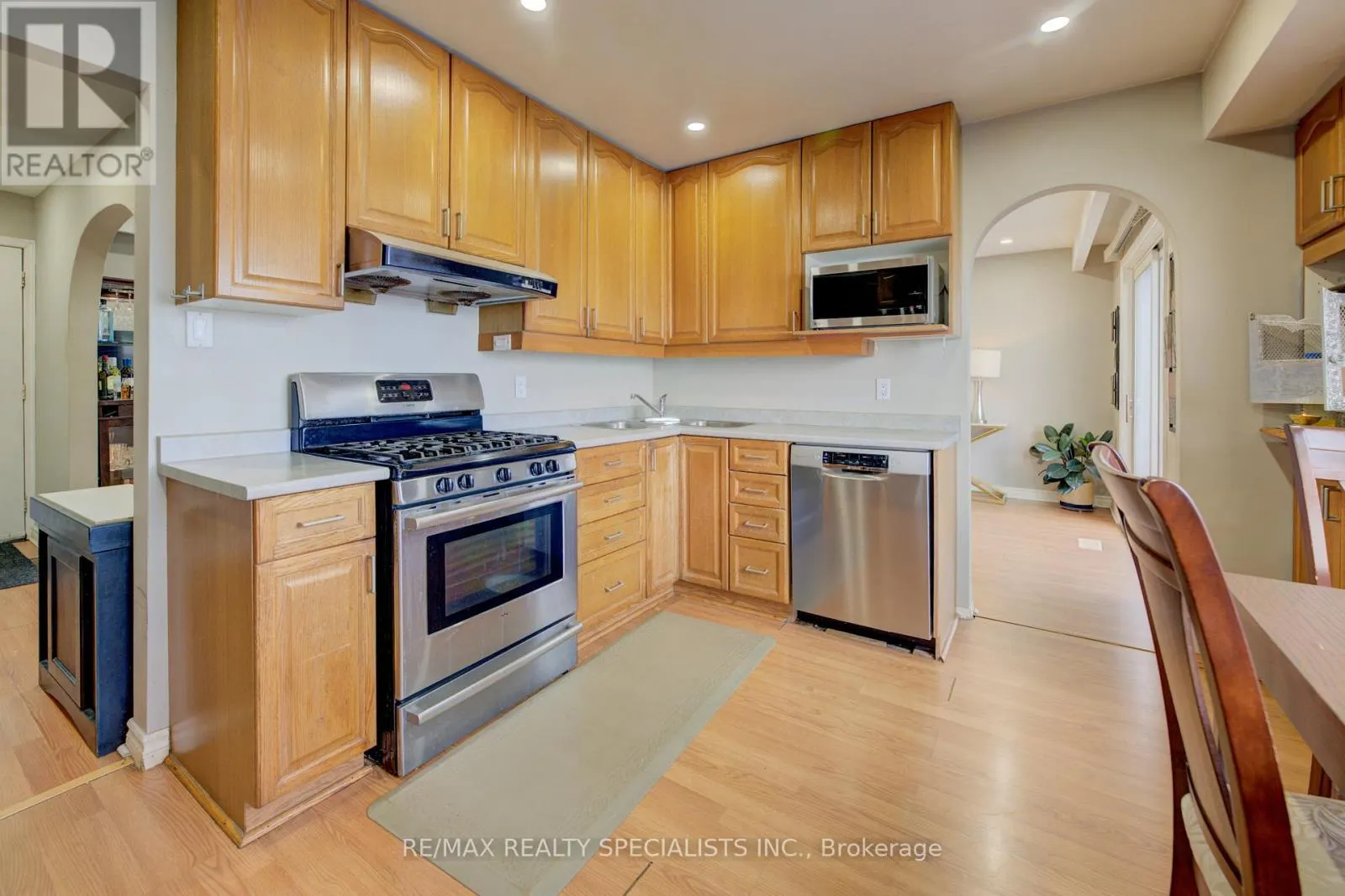 46 SEABREEZE CRESCENT