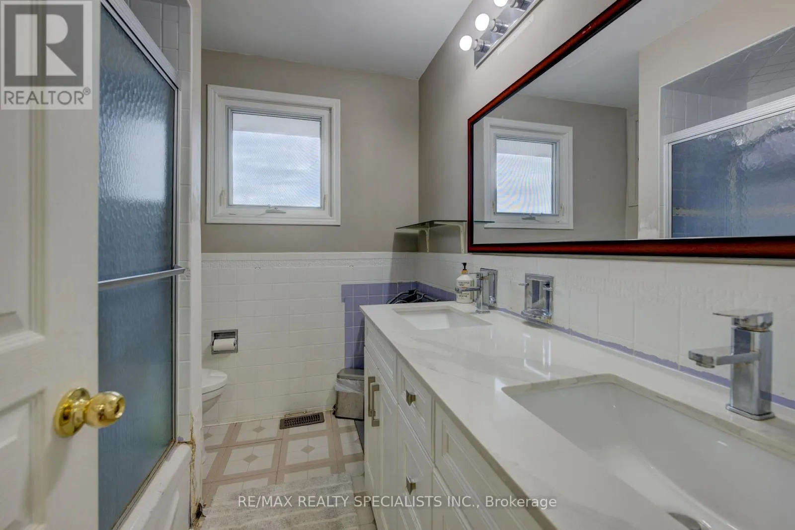 46 SEABREEZE CRESCENT