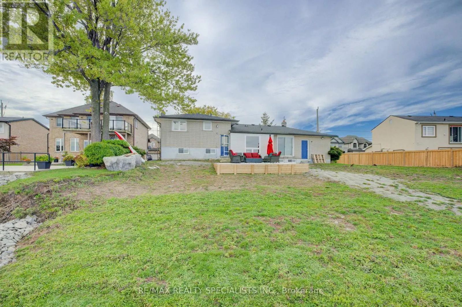 46 SEABREEZE CRESCENT