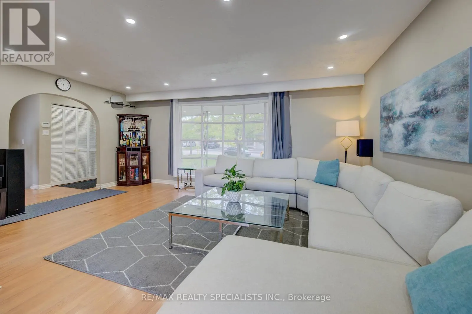 46 SEABREEZE CRESCENT