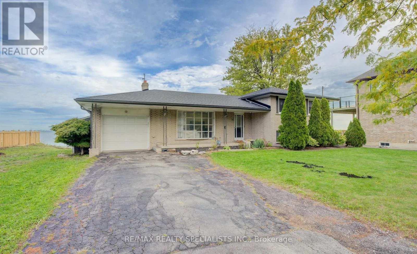46 SEABREEZE CRESCENT