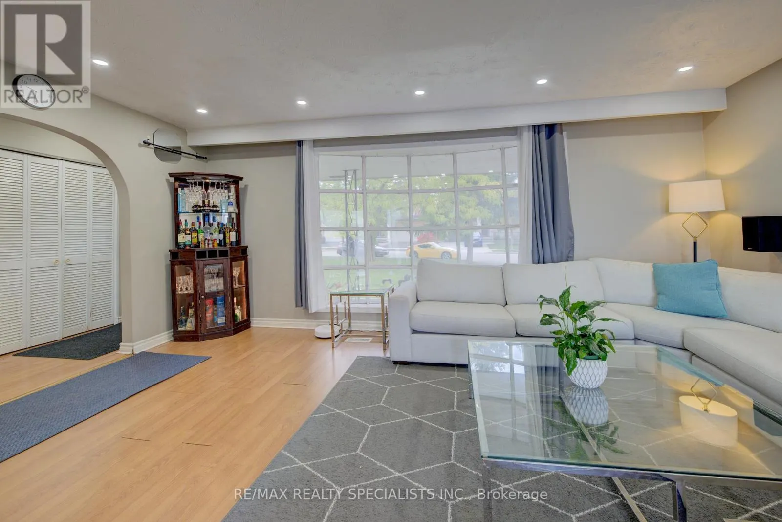 46 SEABREEZE CRESCENT