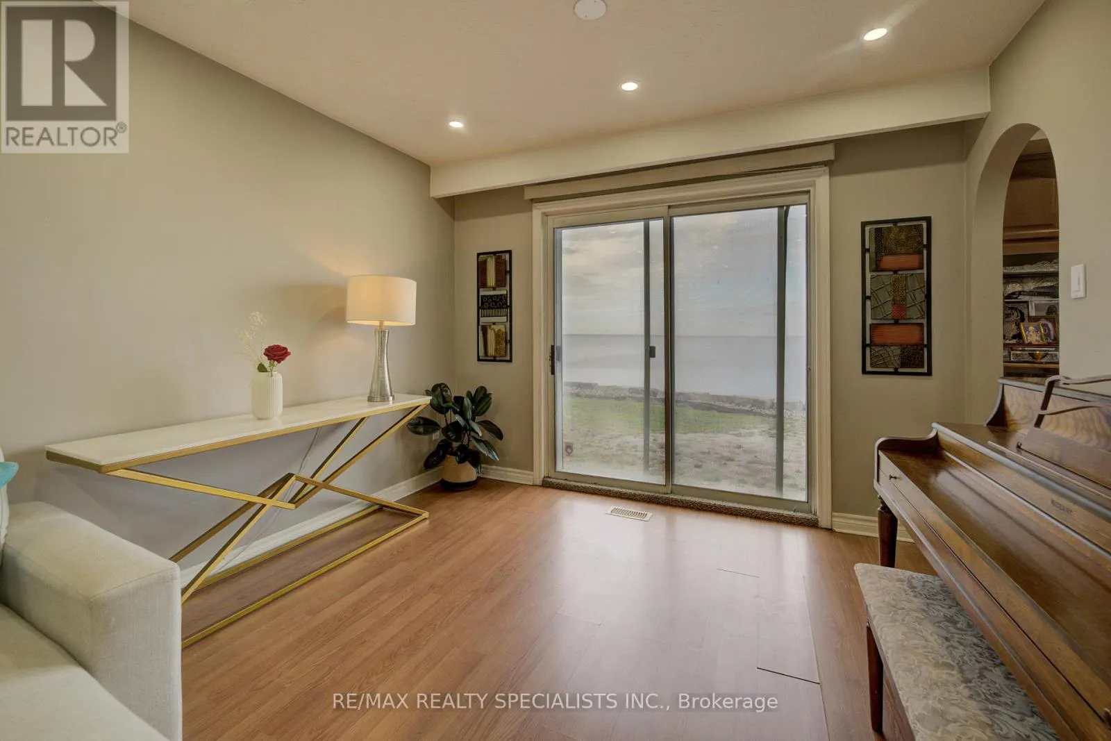46 SEABREEZE CRESCENT