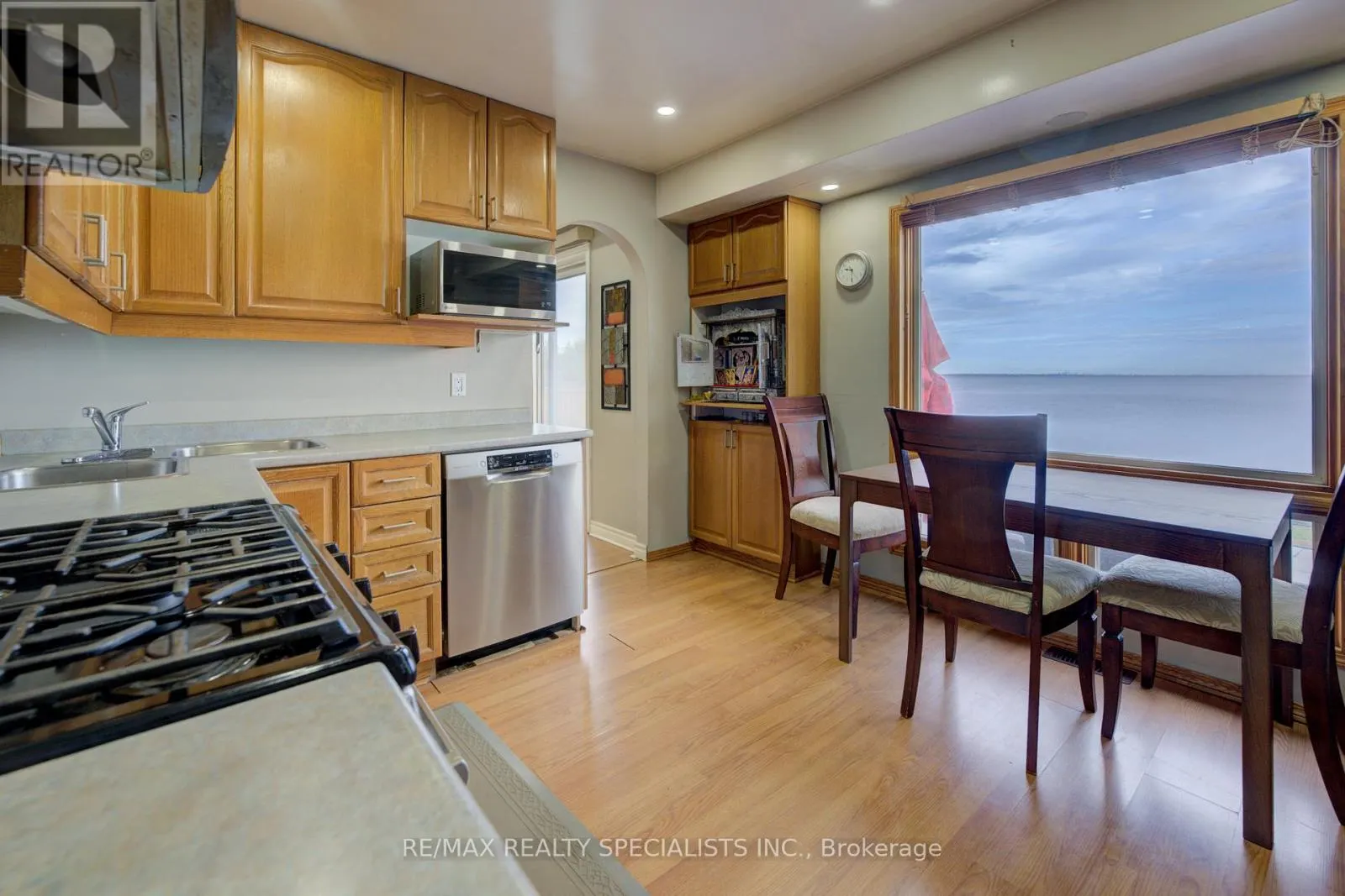 46 SEABREEZE CRESCENT