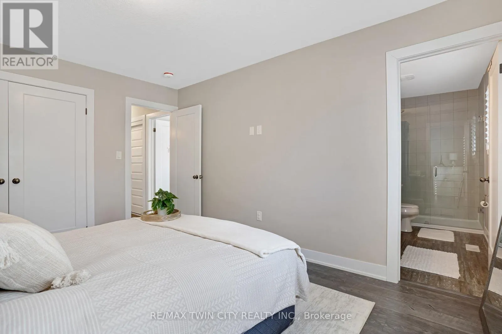 138 JACOB STREET E