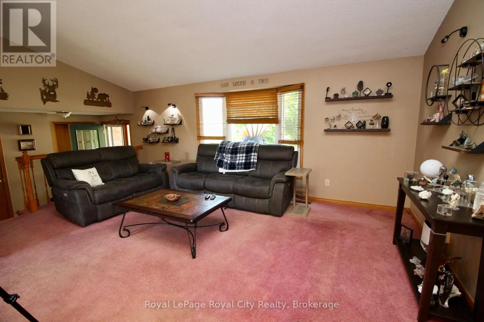 40 SHOEMAKER CRESCENT