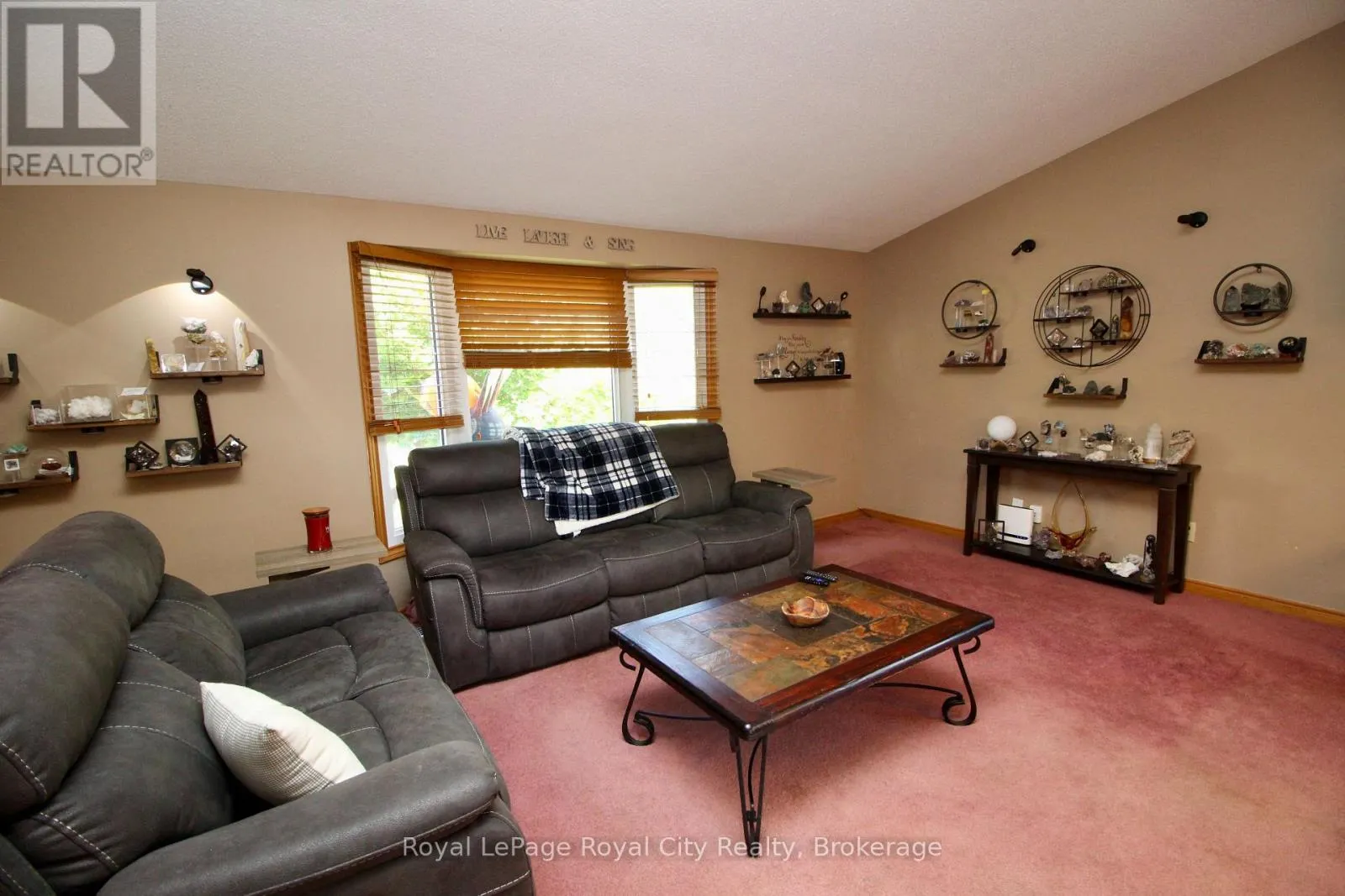 40 SHOEMAKER CRESCENT