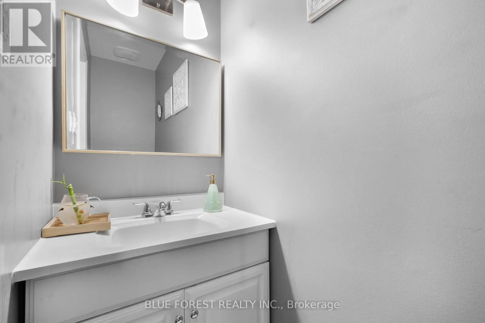 18 - 166 SOUTHDALE ROAD W, #18