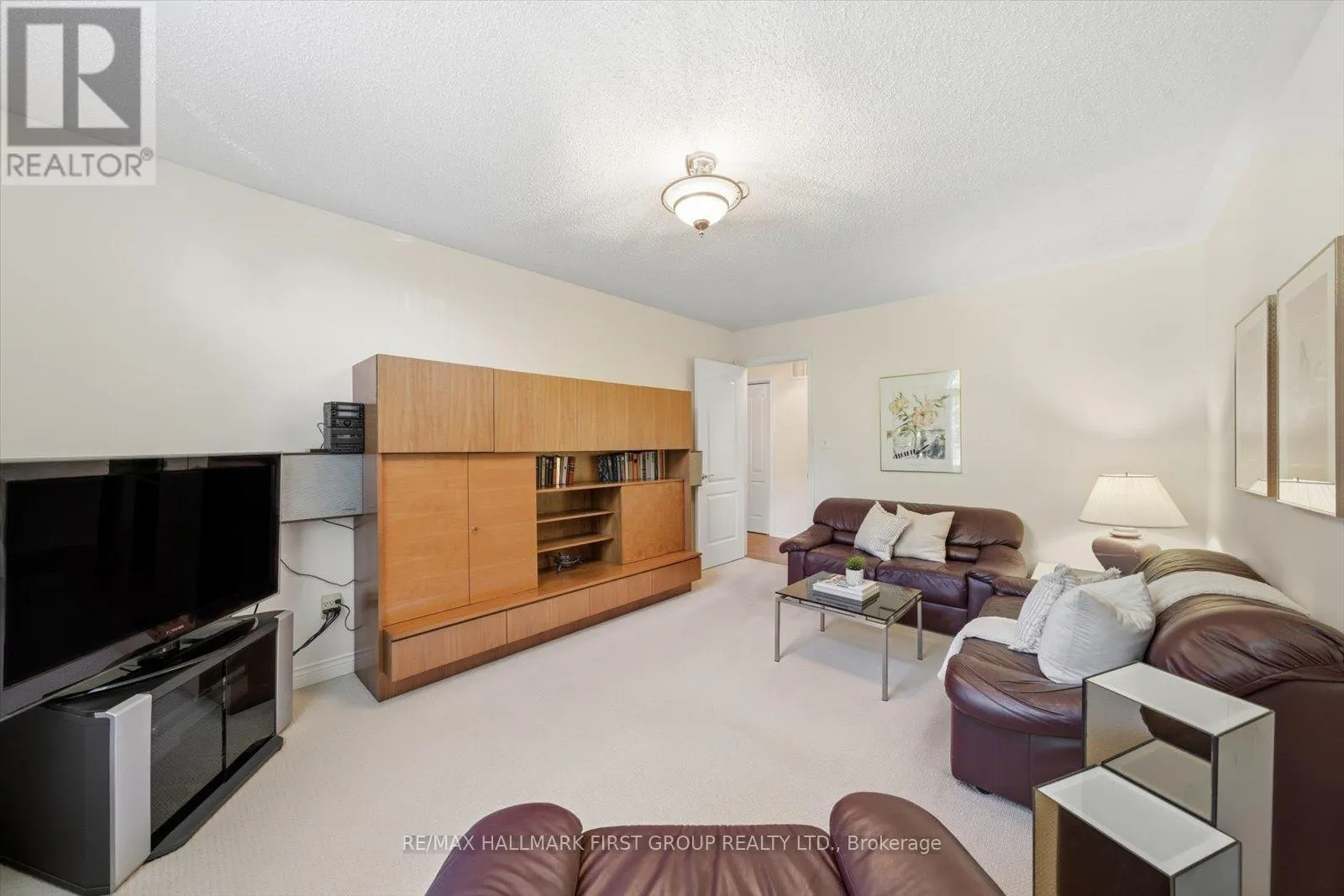 4 SUNRISE COURT