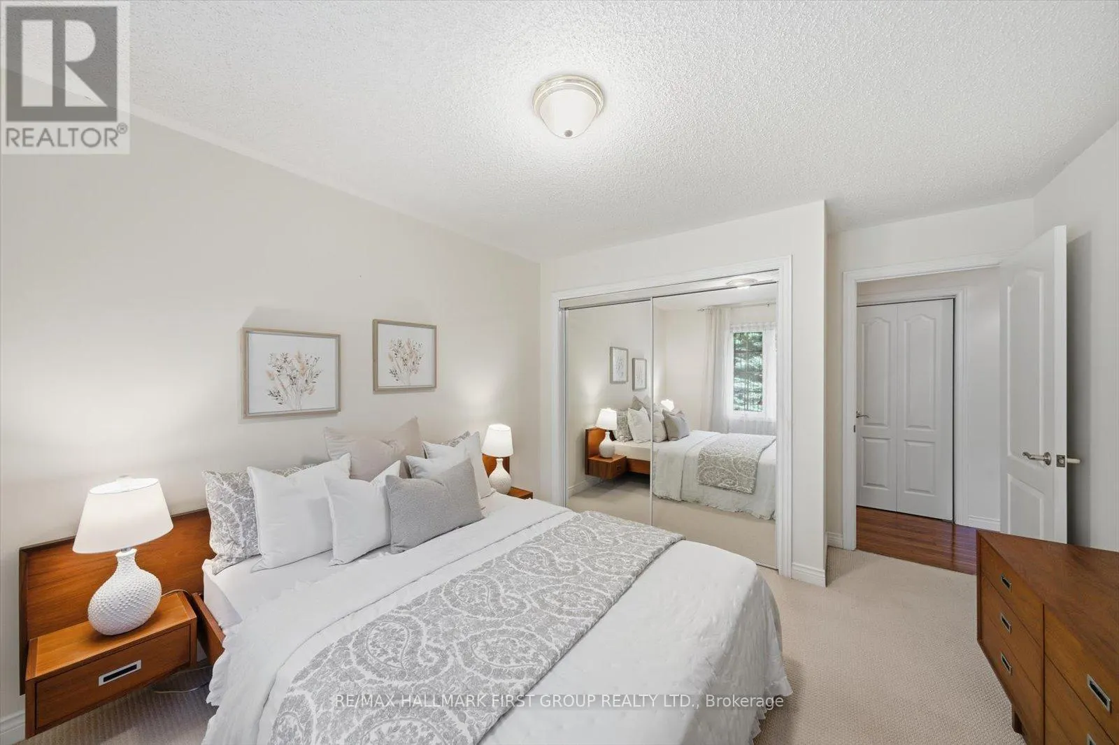 4 SUNRISE COURT