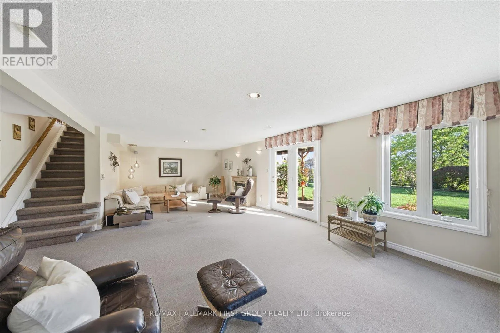 4 SUNRISE COURT