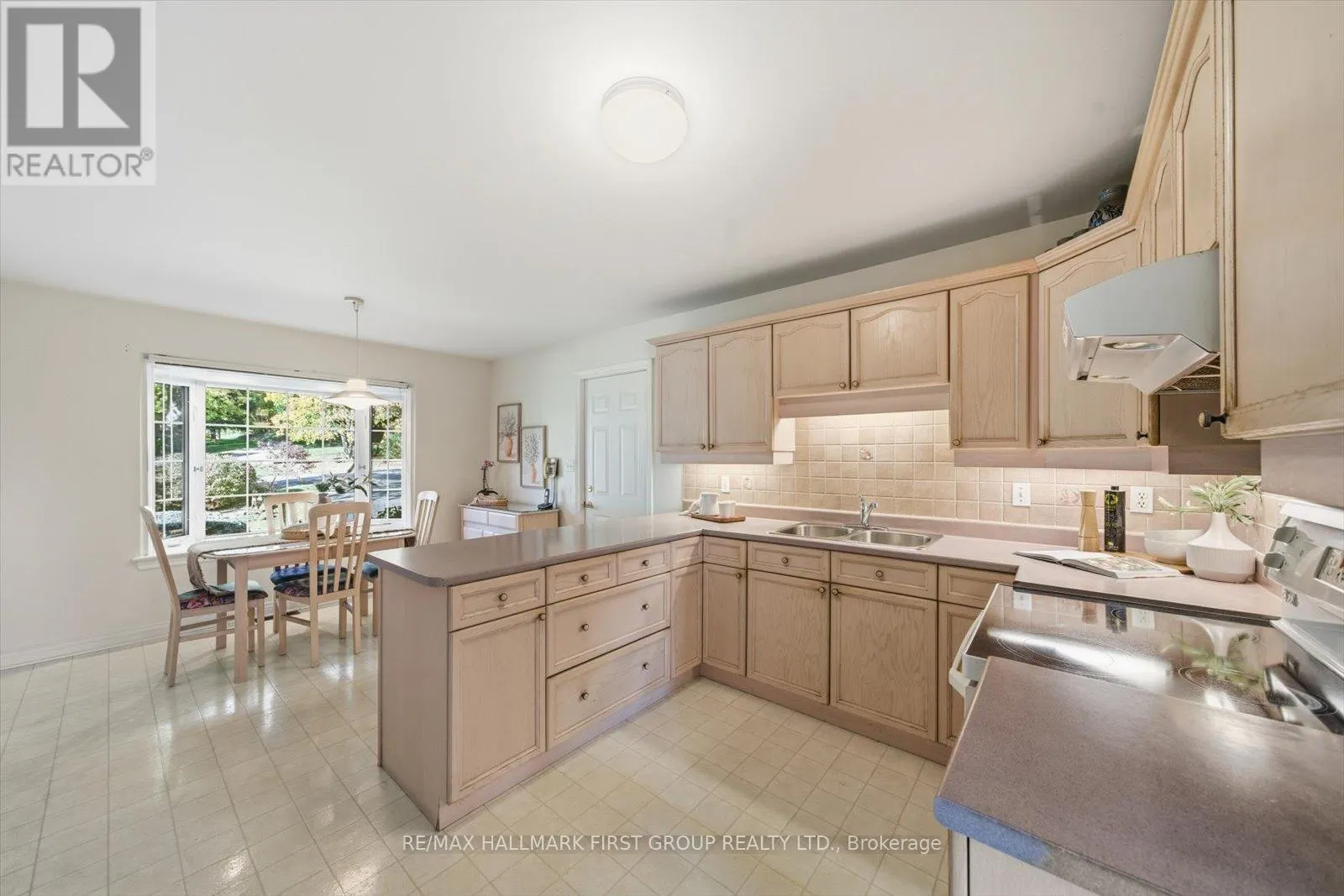4 SUNRISE COURT