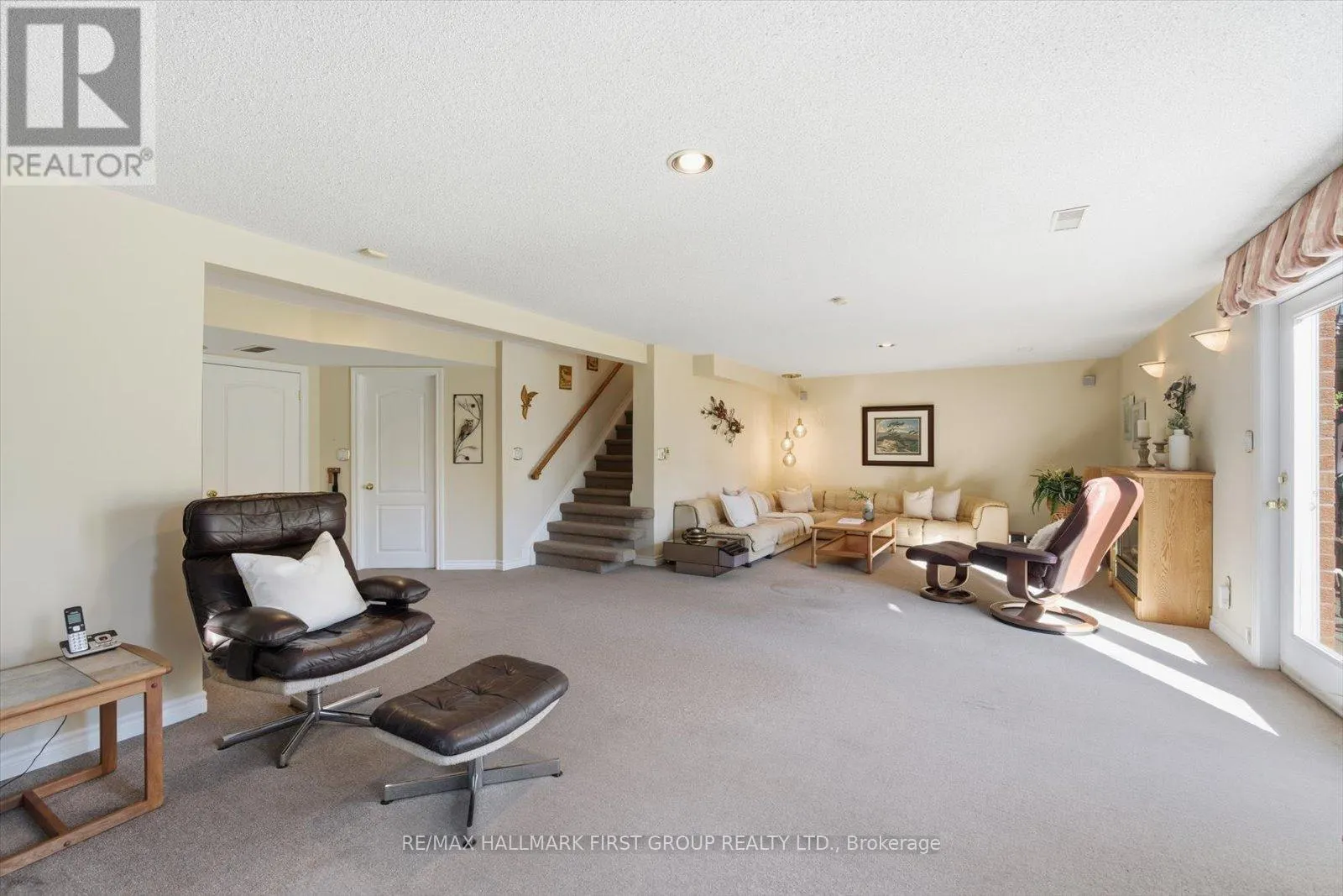 4 SUNRISE COURT