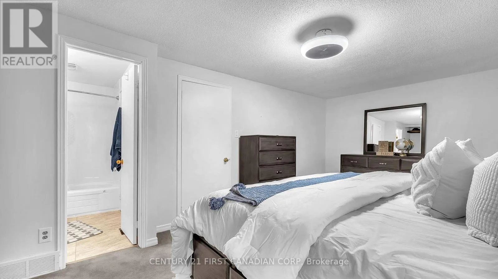 22 - 300 SANDRINGHAM CRESCENT, #22