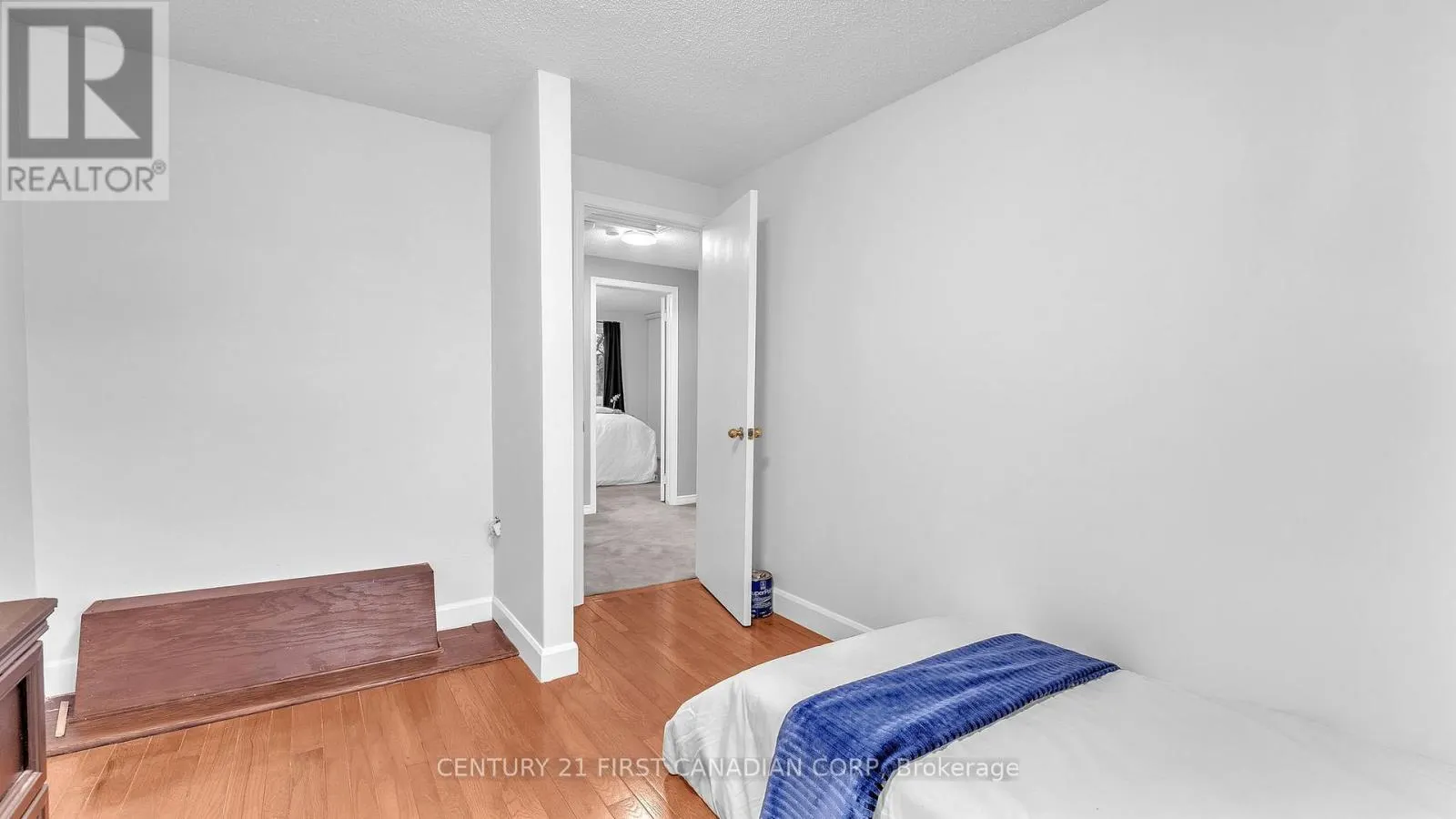 22 - 300 SANDRINGHAM CRESCENT, #22