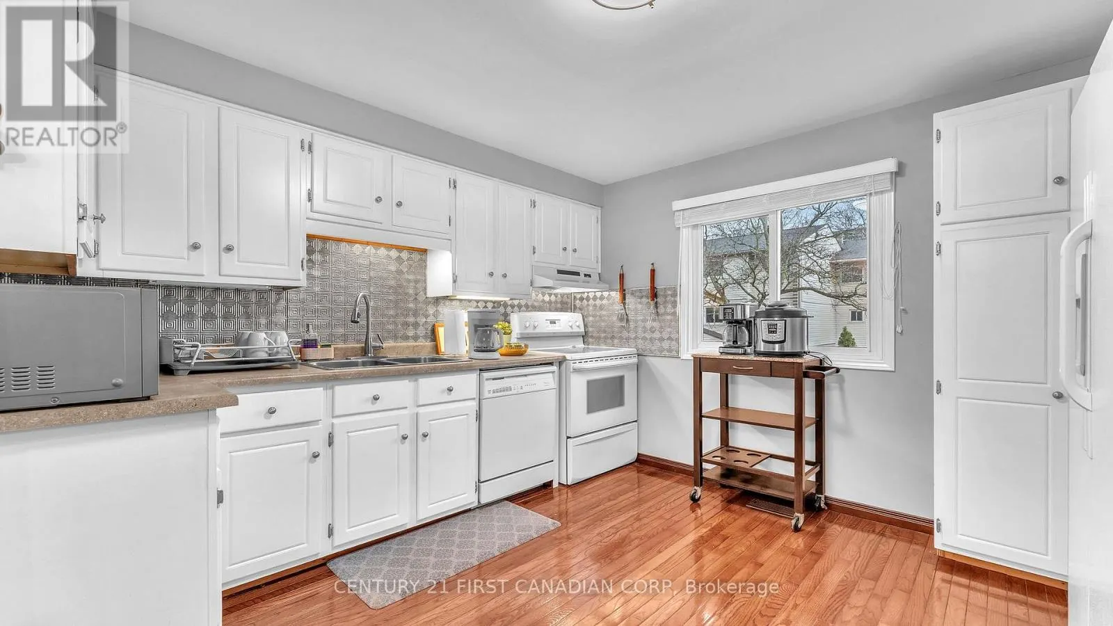 22 - 300 SANDRINGHAM CRESCENT, #22