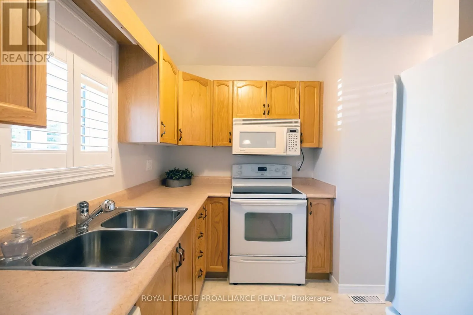 8 - 351 CANNIFTON ROAD N, #8